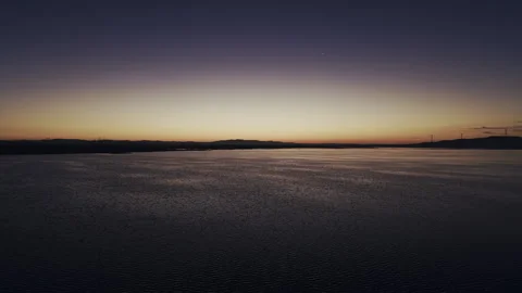 Dawn Lake Orange Glow Mountain Silhouette 库存影片 343312874