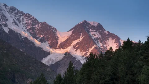 Dawn in the mountains 스톡 동영상 302816476