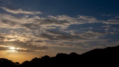Dawn in the mountains. Timelapse Vídeo Stock 128521350