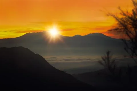 Dawn over Gunung Bromo in Java Stockfoto's