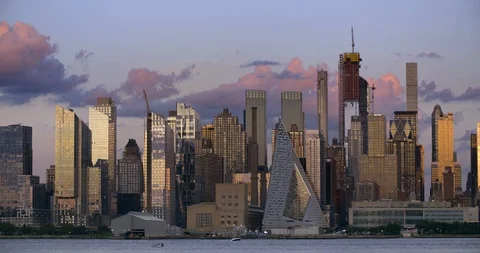 Dawn overlooking the Manhattan Skyline Stock Footage 95903289