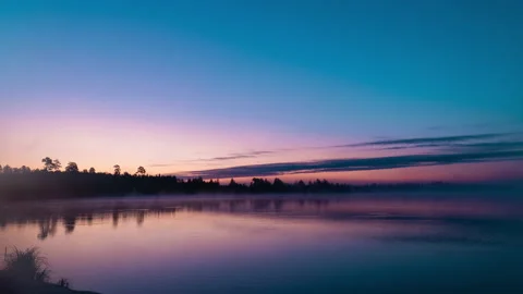 Dawn by the river 库存影片 131095682