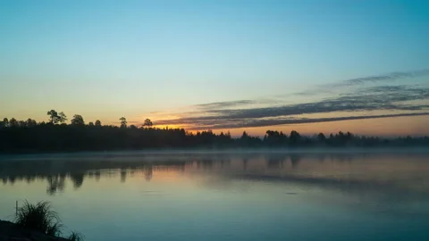 Dawn by the river 库存影片 131095793