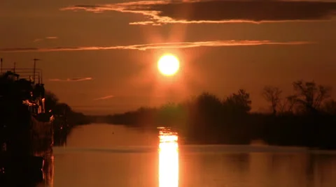 Dawn on the river, tranquil scene 스톡 동영상 22717594