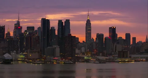 A dawn skyline on the Hudson River looking at the Manhattan Skyline in NYC. Stock Footage 62350764