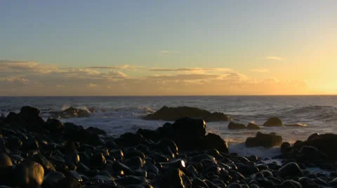 Dawn at the stone beach Vídeos de archivo 25754489
