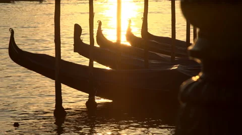 Dawn sun reflected in Venice canal Stock Footage 40105574