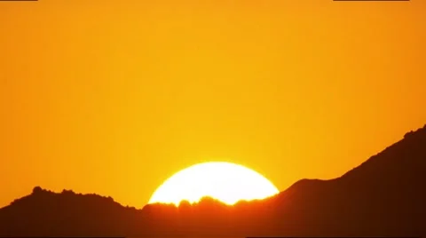 Dawn through the mountain Stock-Footage 47550194