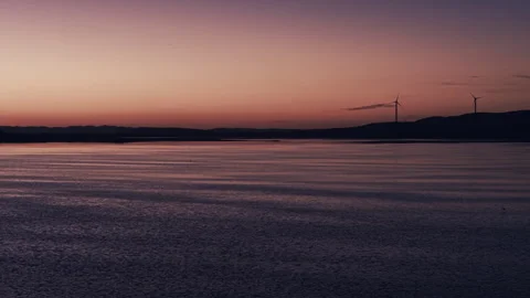 Dawn Wind Turbines Over Lake With Pink Glow Push In 库存影片 343318221