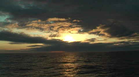 Dawn/Dusk at Sea Stockbeeldmateriaal 35324639
