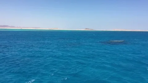 Day Boat Process Plate Tilted of Red Sea in Middle East, ocean sea Light rocking Vidéo 78154987