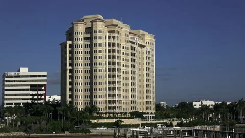 Day exterior upscale high rise  apartment or hotel  4k Vídeo Stock 245259088