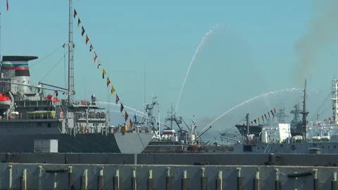 Day of the Navy.  Floats fire boat. Vídeo Stock 317724899