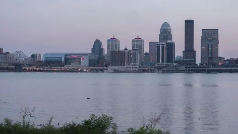 Day to Night Cityscape Time Lapse of Louisville Kentucky Vidéo 77690682