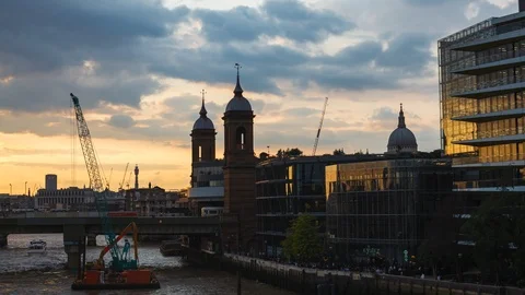 Day to night Hyper-lapse at the Cannon Street Station in London Stock Footage 115871041
