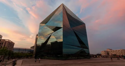 Day to night hyper lapse transition of modern building at Berlin main station Stock Footage 141246125