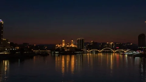 Day to Night Motion Timelapse (Hyperlapse) on a Bridge Stockbeeldmateriaal 84043340