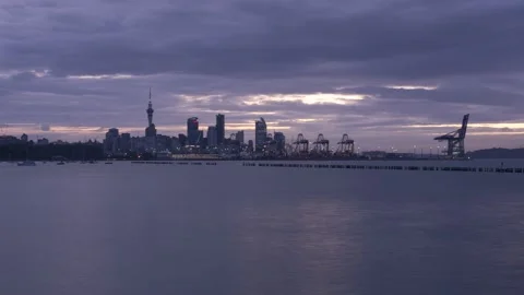 Day to night, panning, time-lapse of Auckland from Orakei Point, New Zealand. Stock Footage 135485919