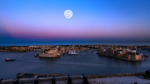 Day to night sunset time lapse of Vittoriosa and Senglea (Malta) with full moon Stock Footage 108730019