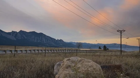 Day to Night sunset Timelapse of Flatirons Видео 86887727