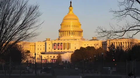 Day to night sunset timelapse over the US Capitol building in Washington, Vidéo 192414324