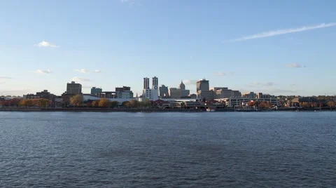 Day to night time lapse across the Illinois River towards Peoria. Stockbeeldmateriaal 44182609