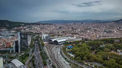 Day to night time lapse of Barcelonas beautiful cityscape Vídeos de archivo 60389665