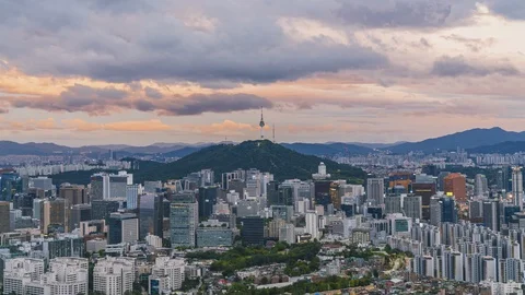 Day to night Time lapse cloudy over Seoul city with Seoul Tower. Stock Footage 127026495
