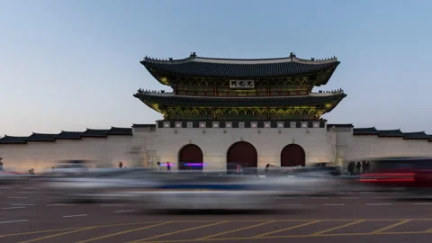 Day to night time lapse at the front gate of Gyeongbok Palace. Historical r.. Stock Footage 228993838