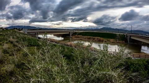 Day to night time lapse of a highway, mountains and cloudscape Stock Footage 106789296