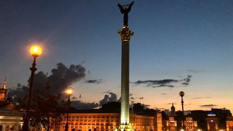 Day to night time lapse in Kiev, Ukraine city center 動画素材 114676100