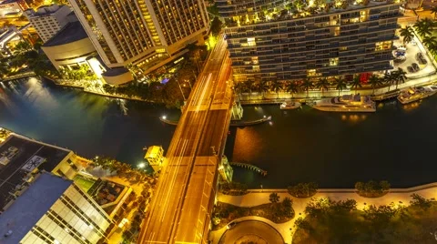 Day to Night time-lapse  over the Brickell Bridge Video stock 51877093