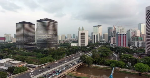 Day to night time lapse over Jakarta business center with zoom in Vidéo 62308340