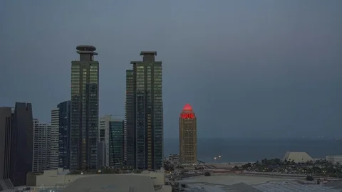 Day to night time lapse, sunset over skyline of financial district in Doha Video stock 111319230