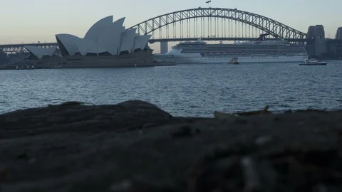 Day to night time-lapse Sydney Opera House and Harbour Bridge Stock Footage 109425322