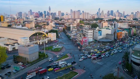 Day to night time lapse of traffic at Hua Lamphong intersection at night  Stock Footage 116110181