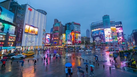 Day to night Time-lapse of traffic and people walking on crosswalk Stock Footage 124729215