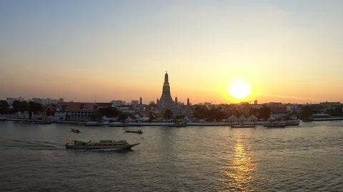 Day to night time lapse of Wat Arun at sunset in Bangkok, Thailand, Stock Footage 113139941