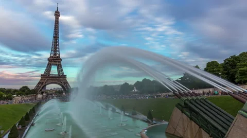 Day to night Time Lapse of world famous Eiffel Tower 스톡 동영상 61721197