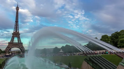 Day to night Time Lapse of world famous Eiffel Tower 스톡 동영상 61721308