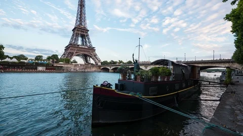 Day to night timelapse of Eiffel Tower and Seine Video stock 87896345