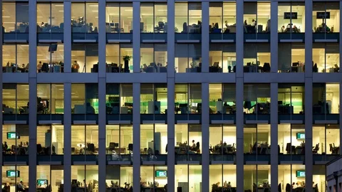 Day to night timelapse of the exterior of an office block at night Video stock 103940468