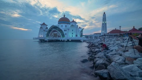 Day to night timelapse of Malacca straits mosque built on a man-made island Stock Footage 119252840