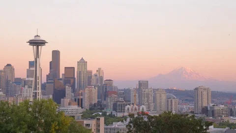 Day to night timelapse of mt. rainer and spaceneedle, seattle Stock Footage 83361254