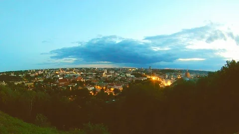 Day to night timelapse over Vilnius, Lithuania 動画素材 114760290
