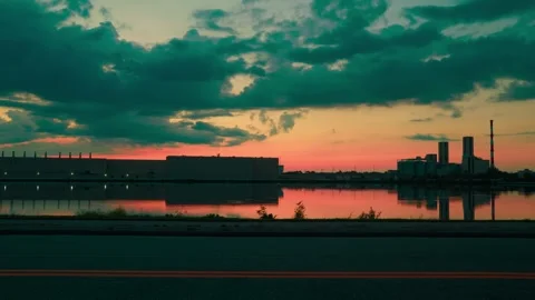 Day to Night Timelapse of Paper Mill Reflections in Wisconsin Rapids 스톡 동영상 319999800