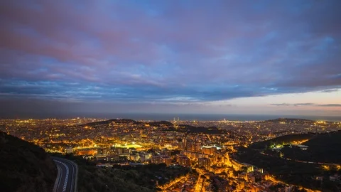 Day to night timelapse, sunset over Barcelona city skyline, Spain 스톡 동영상 107007379