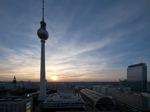 Day to night timelapse of TV Tower on Alexanderplatz square Stock Footage 90919064