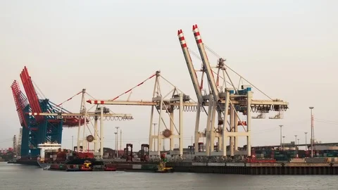 From day to night timelapse video of work on unloading containers in a cargo Video stock 120655935