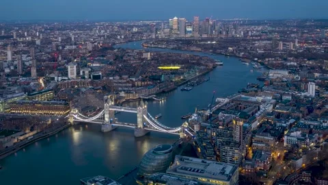 Day to night timelapse view of the skyline of London with Tower Bridge Video stock 264158878